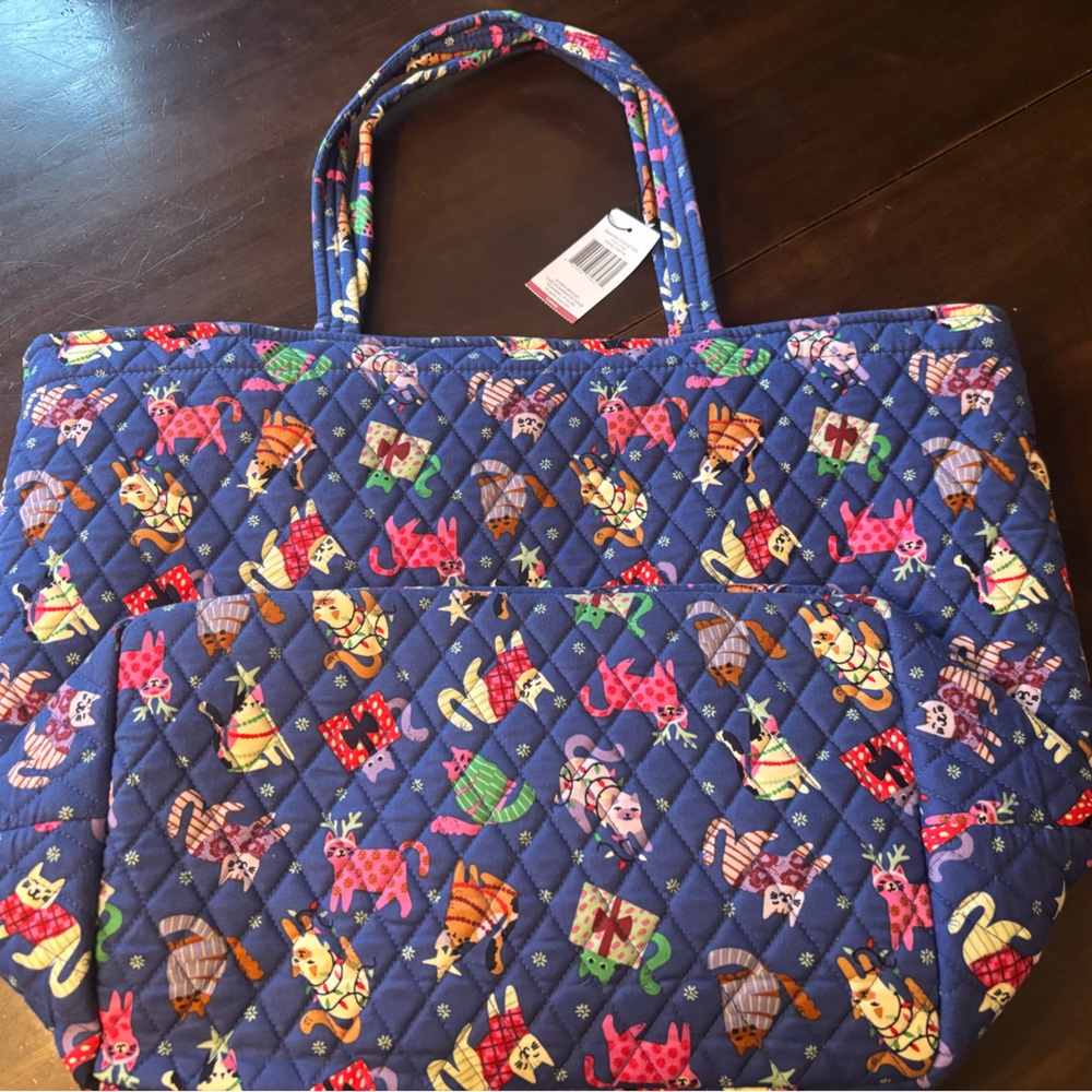 Vera Bradley Essential Grand Tote in Catnip Christmas NWT!